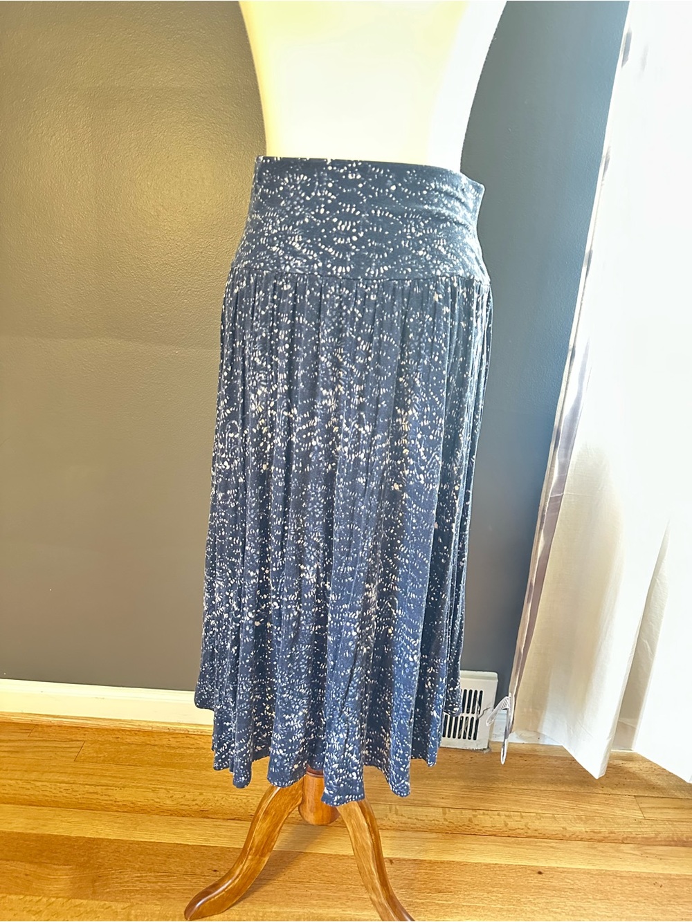 LOFT Indigo Print Maxi Skirt XS Smocked Waist Navy Blue